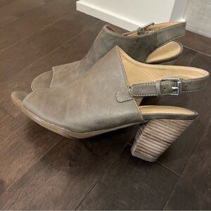 Naturalizer Takoda Dark Brown Peep-Toe Heeled Sandals Women’s Size 9